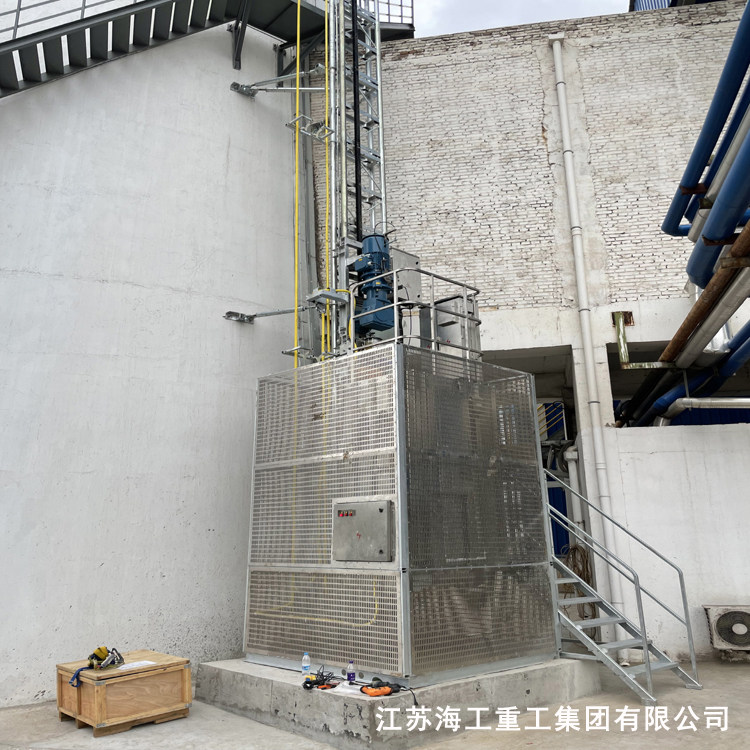 烟筒工业电梯-CEMS升降机-齿轮齿条升降梯︿︿田东制造生产厂家