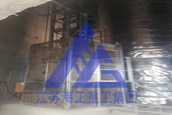烟囱升降梯-脱硫塔电梯-吸收塔升降机〓云龙生产厂家制造厂商