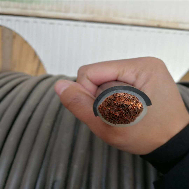 内蒙古乌海光伏板回收/光伏板回收防水电缆回收/